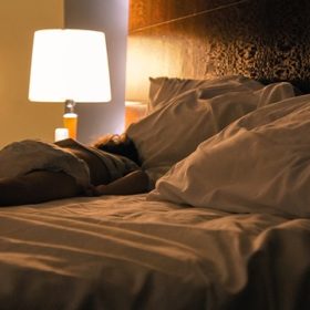 Schlafen im gemütlichen Bett